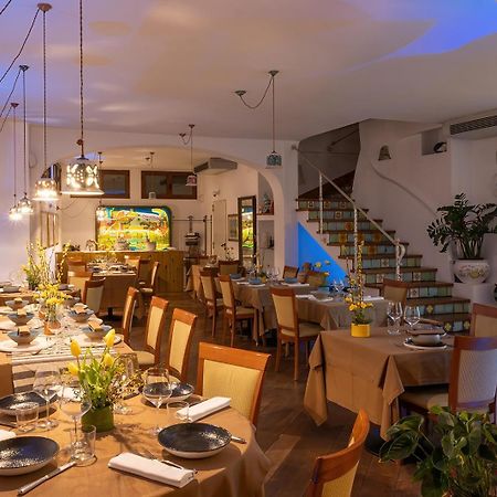 Hotel Su Barchile Орозеи Экстерьер фото