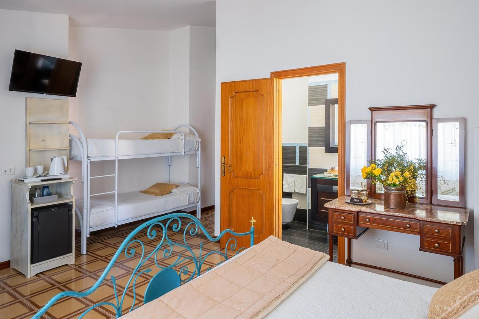 Hotel Su Barchile Орозеи Экстерьер фото